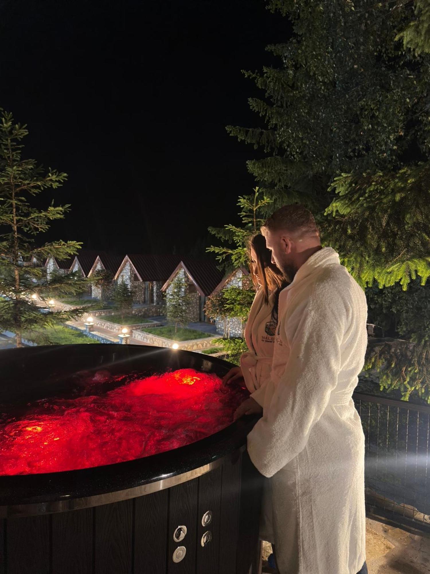 Malesia Eko Resort Peć Eksteriør billede